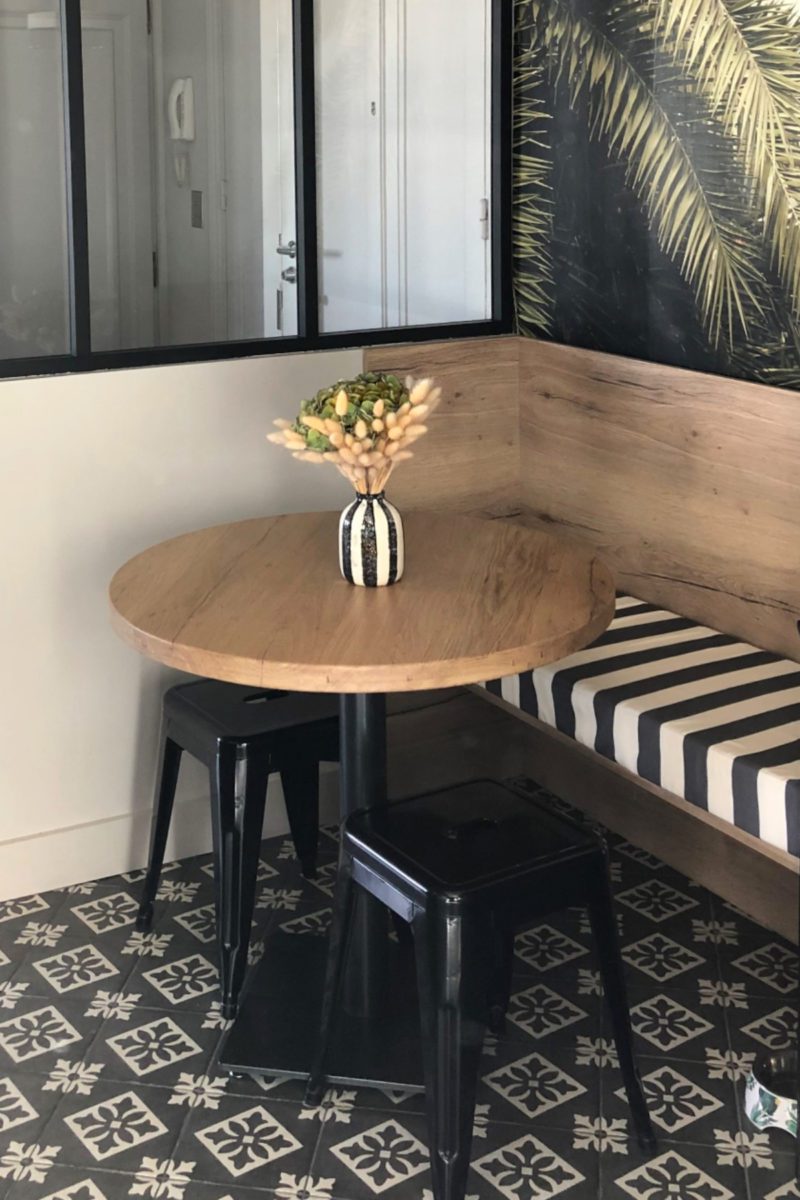 Cuisine rénovée coin repas cosy et lumineux Paris 9ème - Scénographie Intérieure Nathalie Simonneau