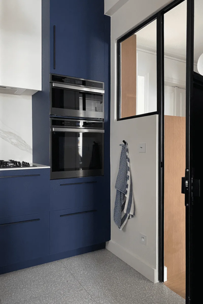 Verrière et éléments de cuisine sur-mesure conception Scénographie intérieure by Nathalie Simonneau Paris 75009